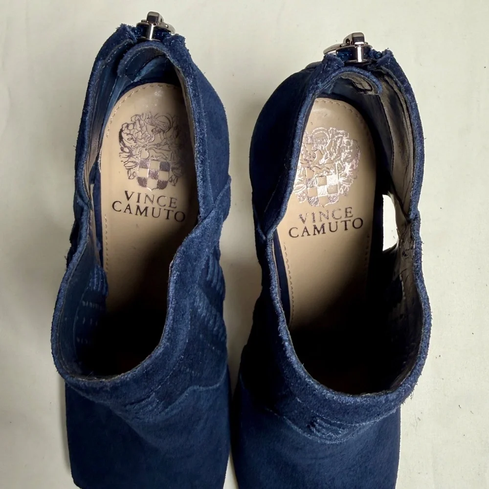 Vince Camuto Ebelin Navy Suede Peep Toe Booties Size 7 Laser Cut Block Heel
